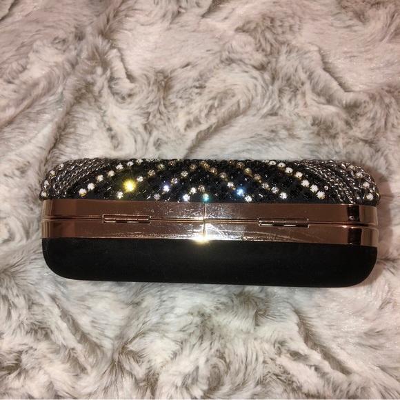 ❌SOLD❌Zara woman rhinestone embellish clutch bag - Picture 4 of 7